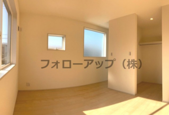 コンパクトで使いやすい洋室です