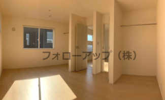 ゆったりした洋室です