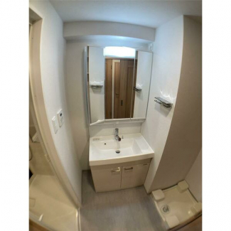 明るい洗面所です