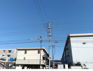 味酒小学校まで415m