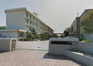 松山市立浮穴小学校まで800m