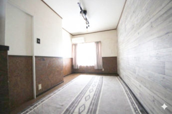 洋室、AIで一部家財を消しています