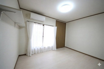 3階洋室、AIで一部家財を消しています