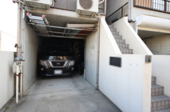 車種により2台停められそうです