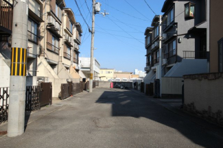 前面は位置指定道路となります