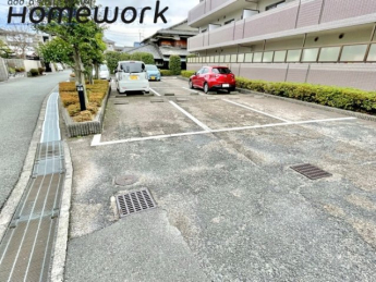 【駐車場】