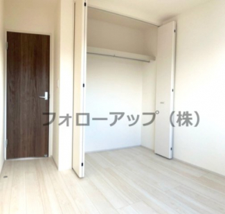 ゆったりした洋室です