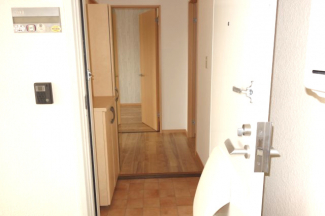 大容量の下駄箱付き、テレビインターホン付き