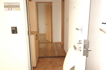 大容量の下駄箱付き、テレビインターホン付き