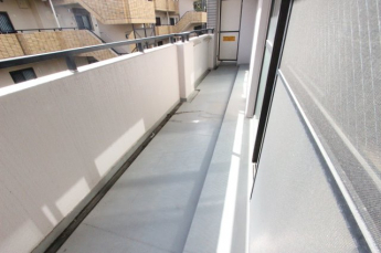 外からの目が気にならないバルコニーで洗濯物が干せます