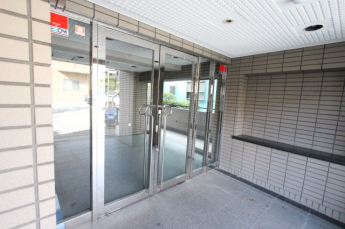 ゆとりのあるエントランスです