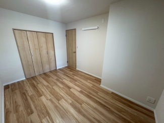 明るい洋室です