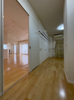 洋室8.5帖はファミリークローゼット仕様