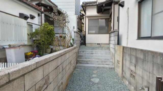 玄関前の石段　直しました。