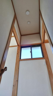 階段手摺付けました．火災警報器（報知器）設置しました。