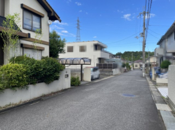 【前面道路含む現地写真】