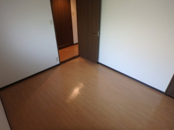 使い勝手のいい寝室です