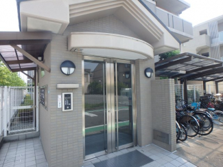 落ち着いたエントランスです