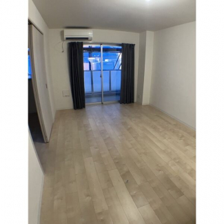 ゆったり過ごせる居間です