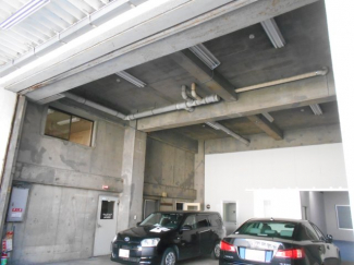 入口付近倉庫内
