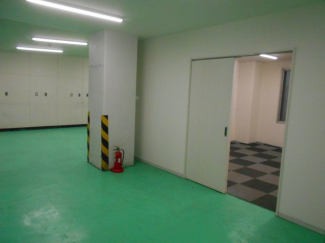 北側と南側作業所間の廊下