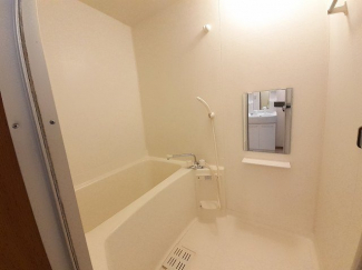 コンパクトで使いやすいお風呂です