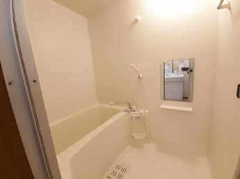 コンパクトで使いやすいお風呂です