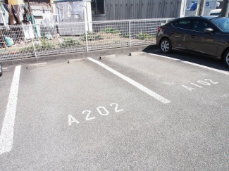 車をお持ちの方に嬉しい駐車場付きの物件です