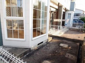 落ち着いた時間を過ごせるバルコニーです