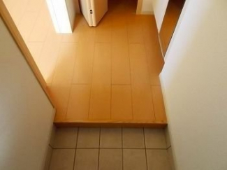 落ち着いた玄関です