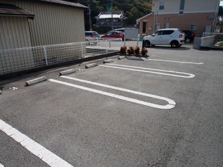 車をお持ちの方に嬉しい駐車場付きの物件です