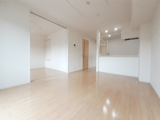 こちらの居間で趣味の時間をお楽しみください