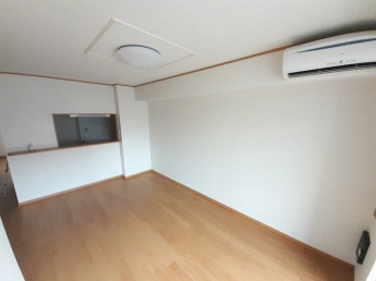 ゆったり過ごせる居間です