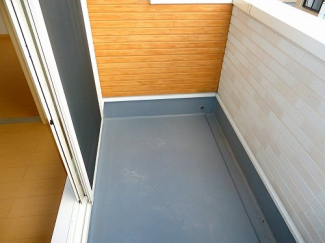 落ち着いた時間を過ごせるバルコニーです