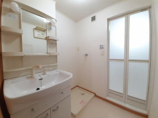 明るい洗面所です