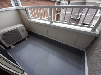 開放的で明るい空間を演出してくれるバルコニーです