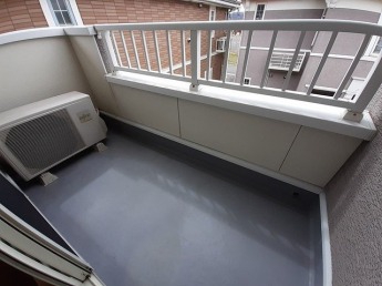 開放的で明るい空間を演出してくれるバルコニーです