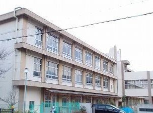 灘中学校まで1900m