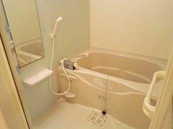 落ち着いた空間のお風呂です