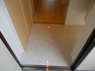 収納もある玄関です