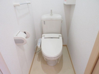 コンパクトで使いやすいトイレです