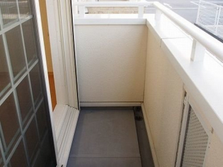 暖かな日差しのふりそそぐバルコニー