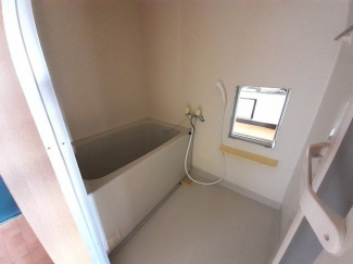 落ち着いた空間のお風呂です