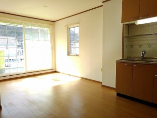 ゆったり過ごせる居間です