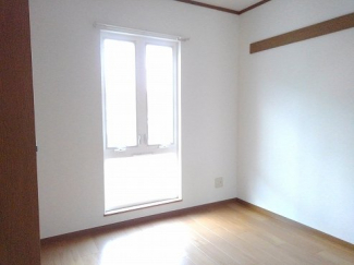 明るい色調の室内です