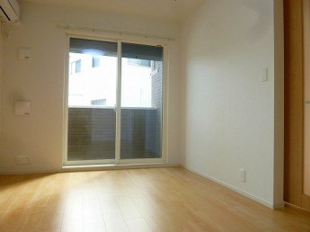 暖かな日差しのふりそそぐバルコニー