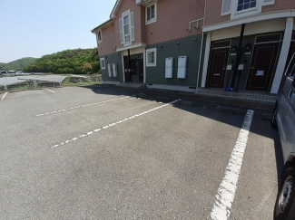 駐車場があるので、車を買う予定の方も安心です