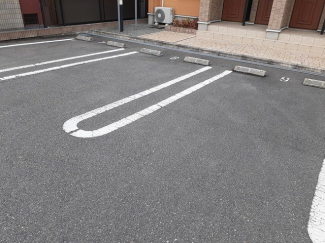 駐車場があるので、車を買う予定の方も安心です