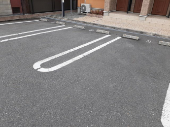 駐車場があるので、車を買う予定の方も安心です