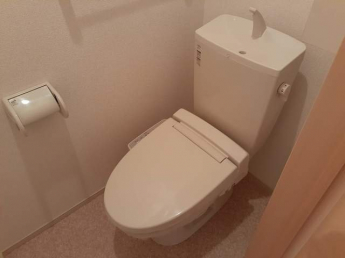 コンパクトで使いやすいトイレです